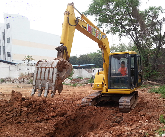 东莞南城挖掘机培训，诚材铲车学校提供专业全面的技术培训