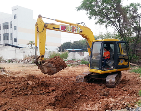 东莞黄江专业可靠的挖掘机培训学校收费如何？